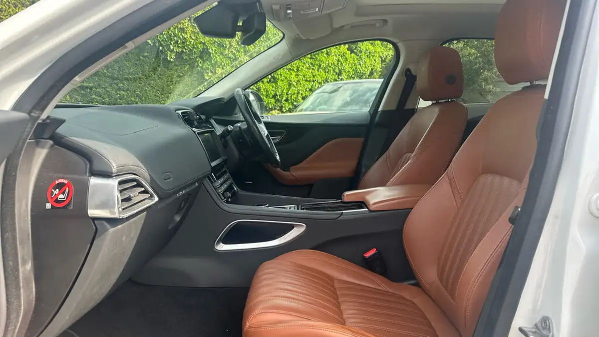 2017-jaguar-f-pace-20-i4d-portfolio-180ps-awd-ss-auto-big-2