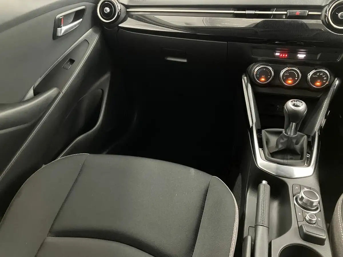 2024-mazda-mazda2-15-e-skyactiv-g-exclusive-line-big-16