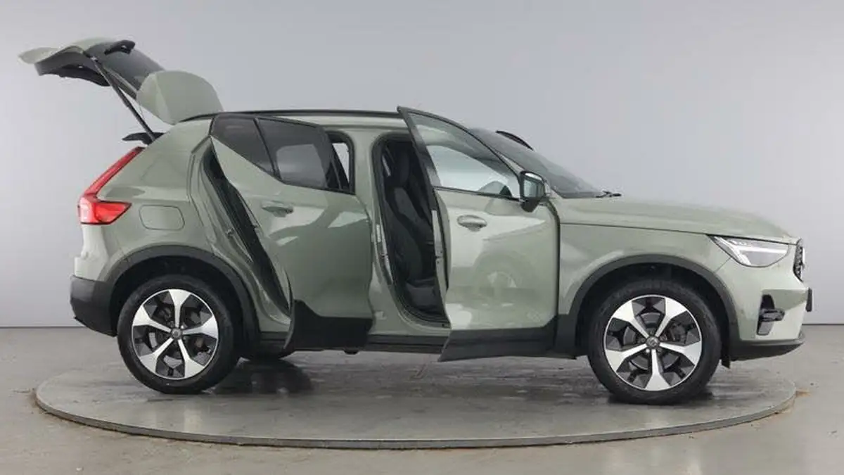 2024-volvo-xc40-20-b3-plus-big-9