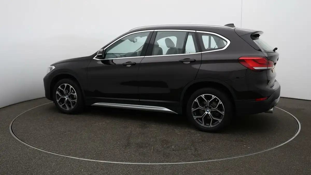 2022-bmw-x1-20td-sdrive18d-xline-sport-auto-big-40