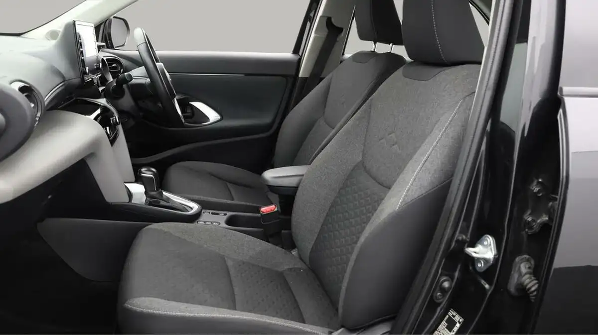 2021-toyota-yaris-cross-15-vvt-i-icon-big-13