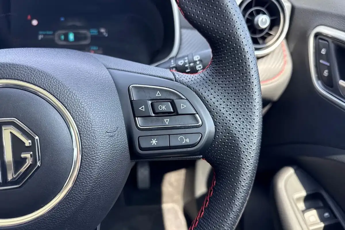 2022-mg-zs-suv-e-trophy-ev-156ps-long-range-big-43