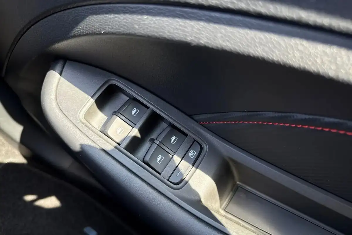2022-mg-zs-suv-e-trophy-ev-156ps-long-range-big-47