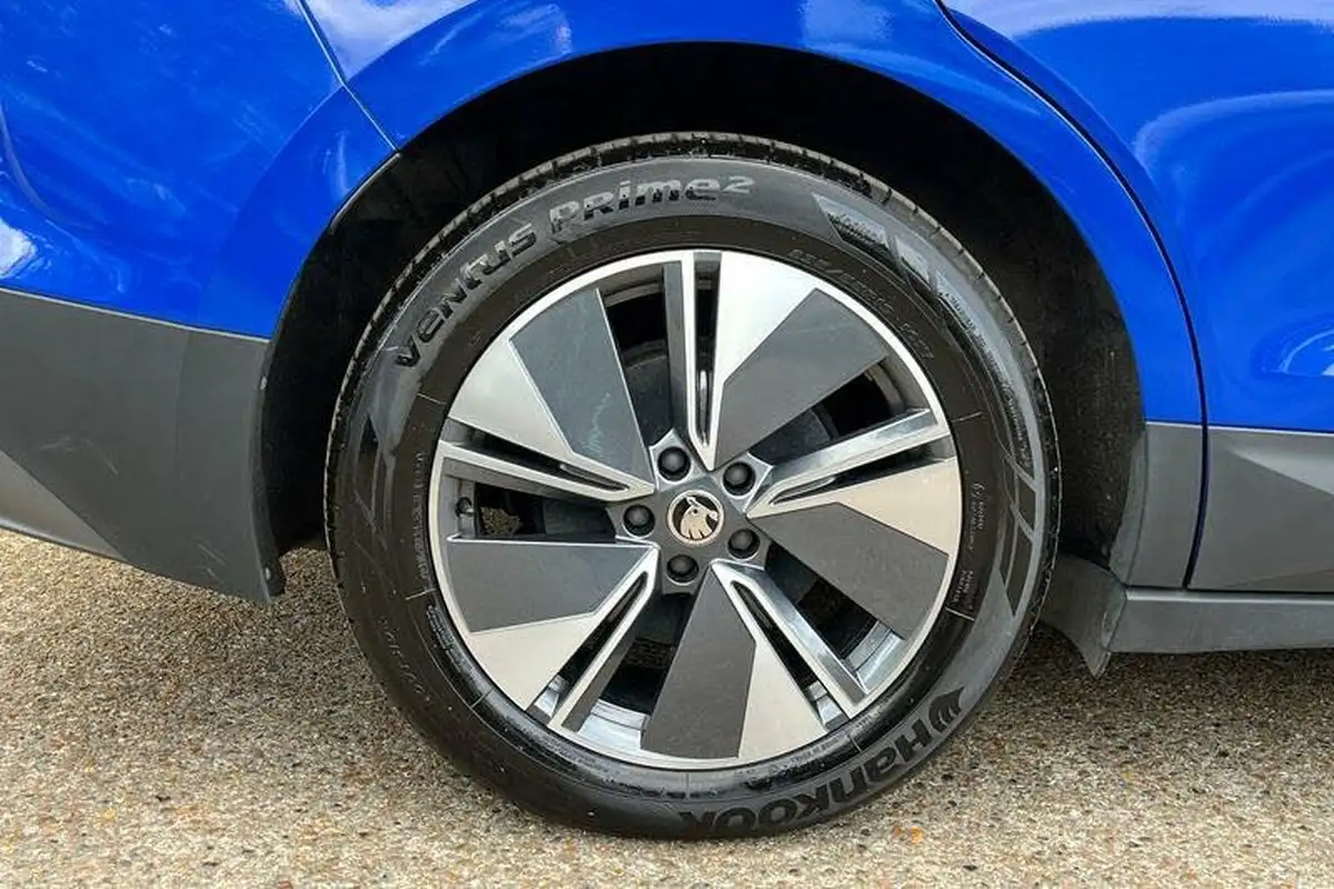 2023-skoda-enyaq-e-80-82-kwh-station-wagon-big-7