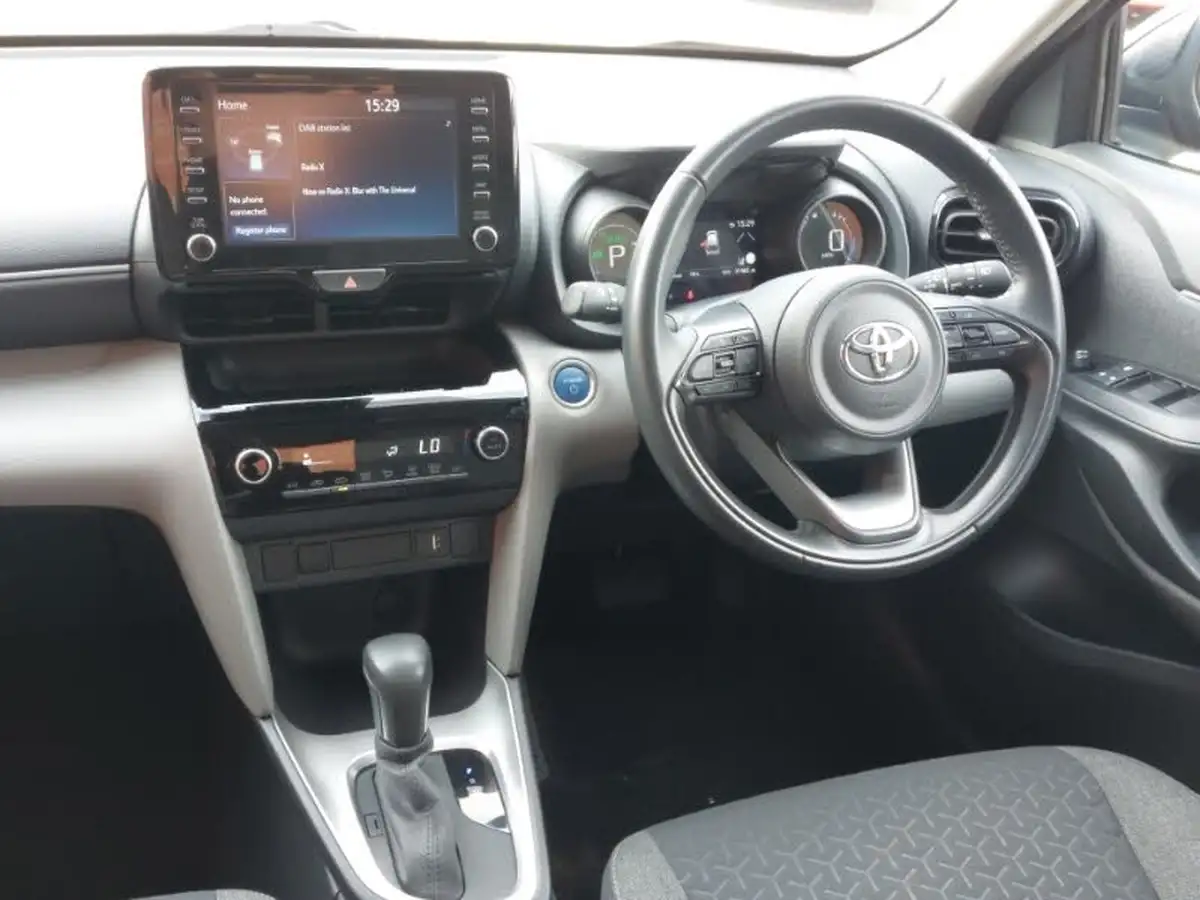 2022-toyota-yaris-cross-15-vvt-i-icon-big-12