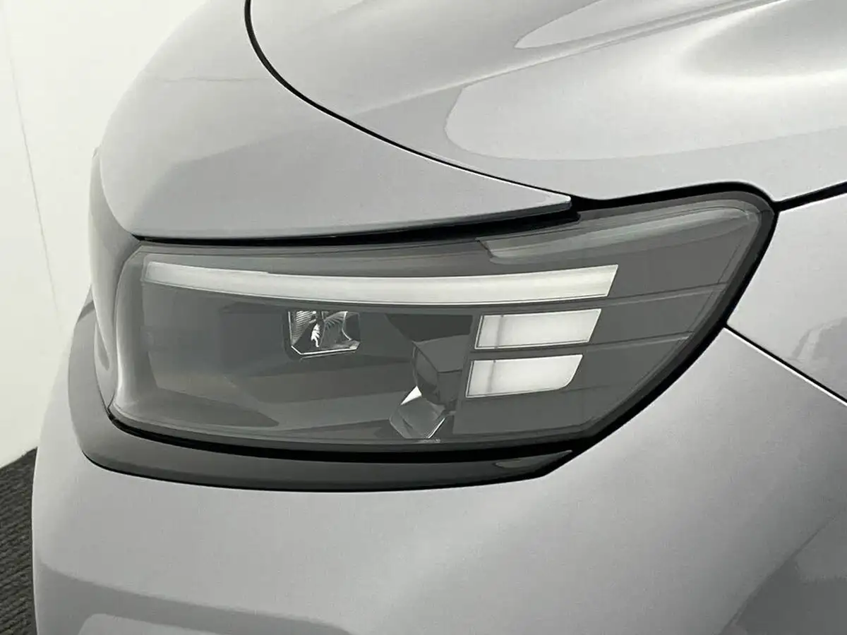 2024-vauxhall-combo-life-e-design-xl-big-12