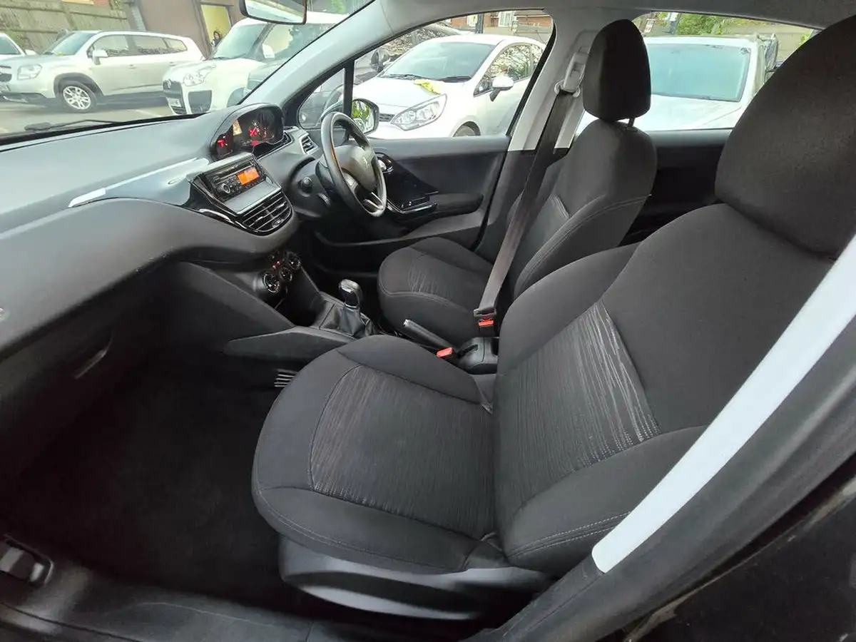 2012-peugeot-208-12-access-5d-big-10