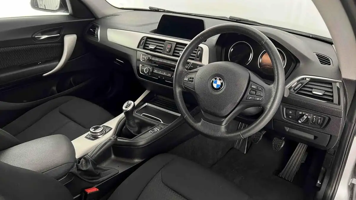 2017-bmw-1-series-20td-118d-se-3d-big-3