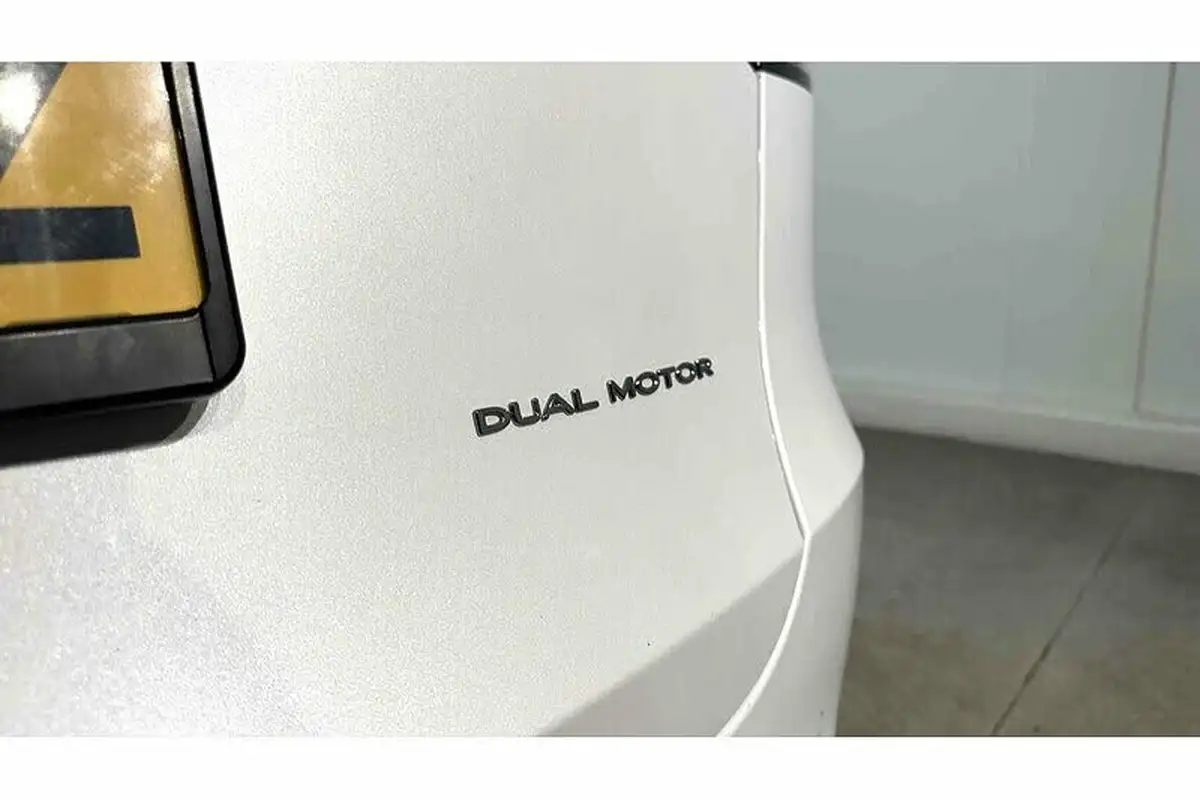 2022-tesla-model-y-e-long-range-big-12