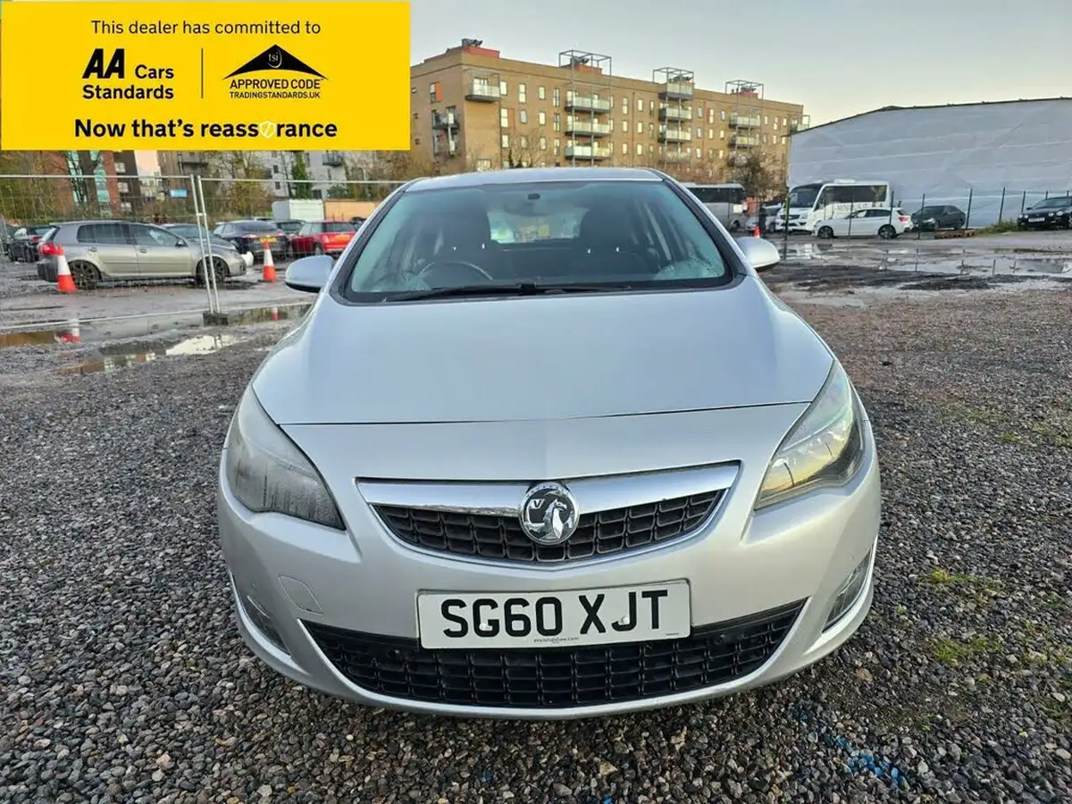2010-vauxhall-astra-16-sri-16v-vvt-115ps-hatchback-5d-auto-big-1