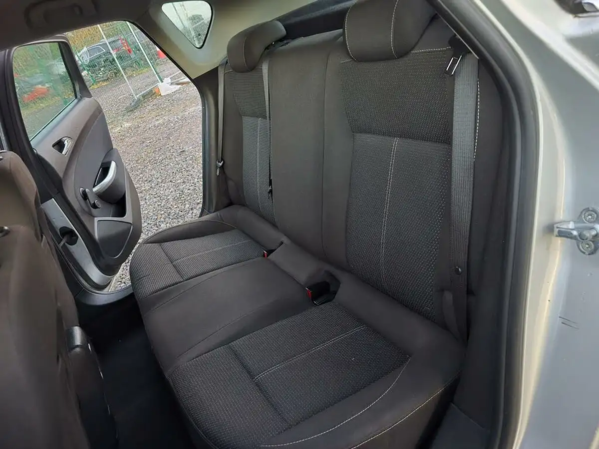 2010-vauxhall-astra-16-sri-16v-vvt-115ps-hatchback-5d-auto-big-25