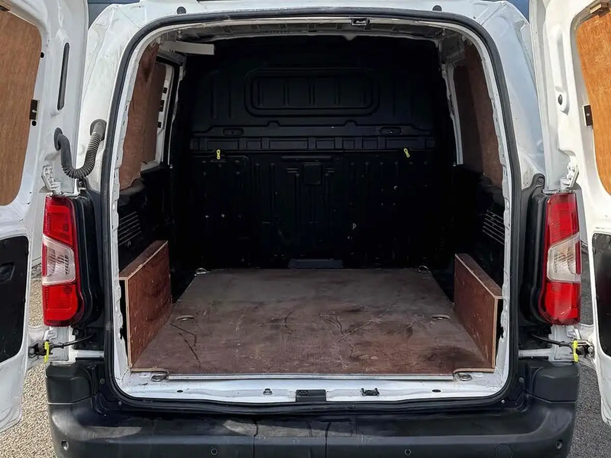 2020-peugeot-partner-15-bluehdi-1000-professional-100ps-eu6dt-panel-big-16
