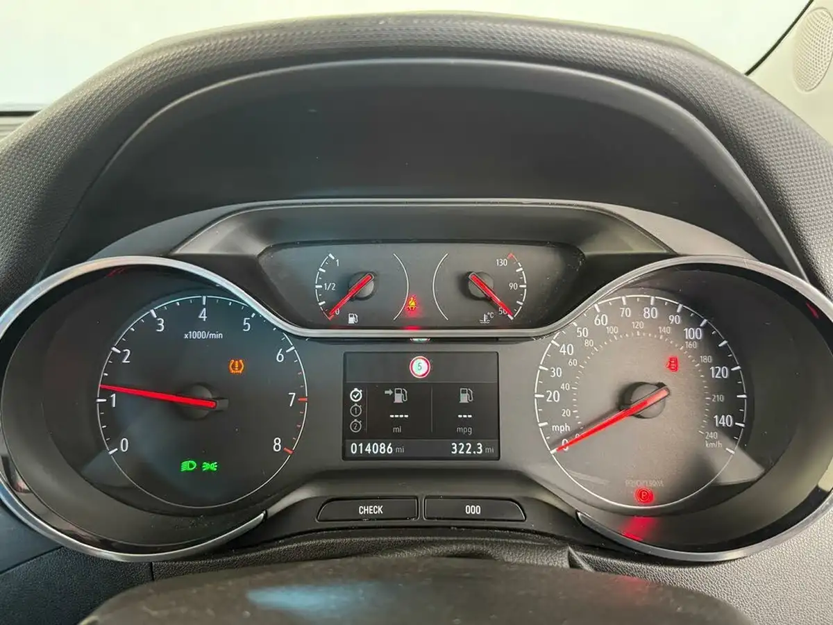 2021-vauxhall-crossland-12-elite-nav-130ps-big-28