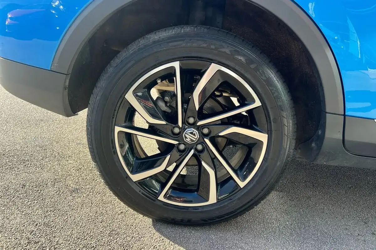 2023-mg-zs-suv-15-vti-tech-exclusive-big-3