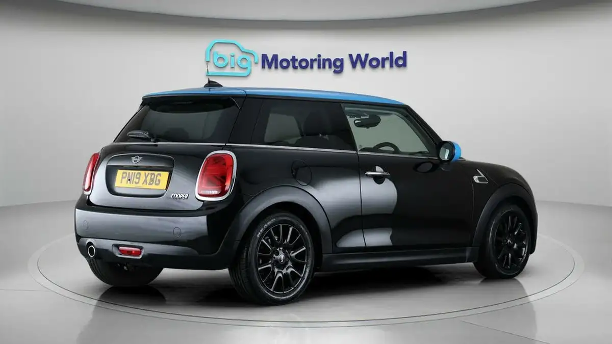 2019-mini-cooper-15-cooper-classic-hatchback-3d-big-7