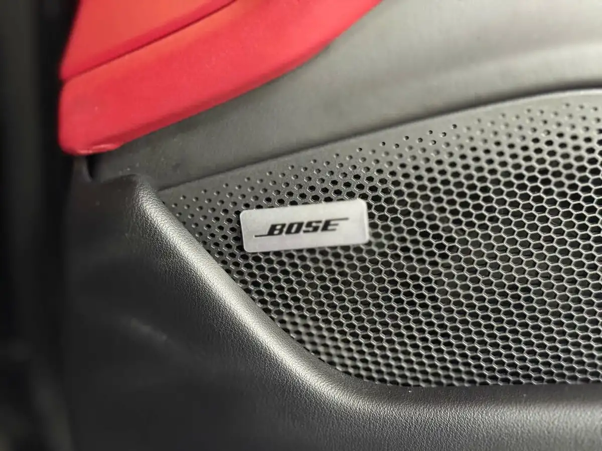 2020-porsche-taycan-e-turbo-s-big-60