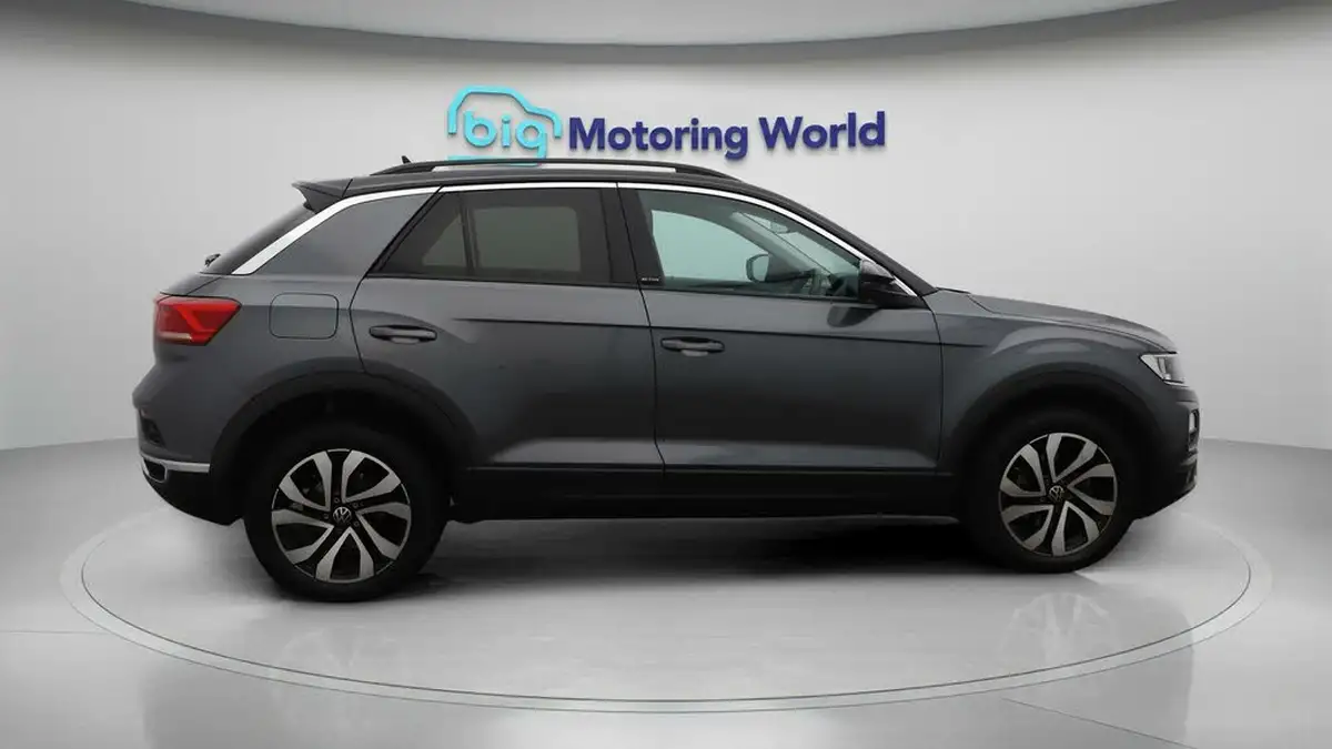 2021-volkswagen-t-roc-10-tsi-active-hatchback-5d-big-8