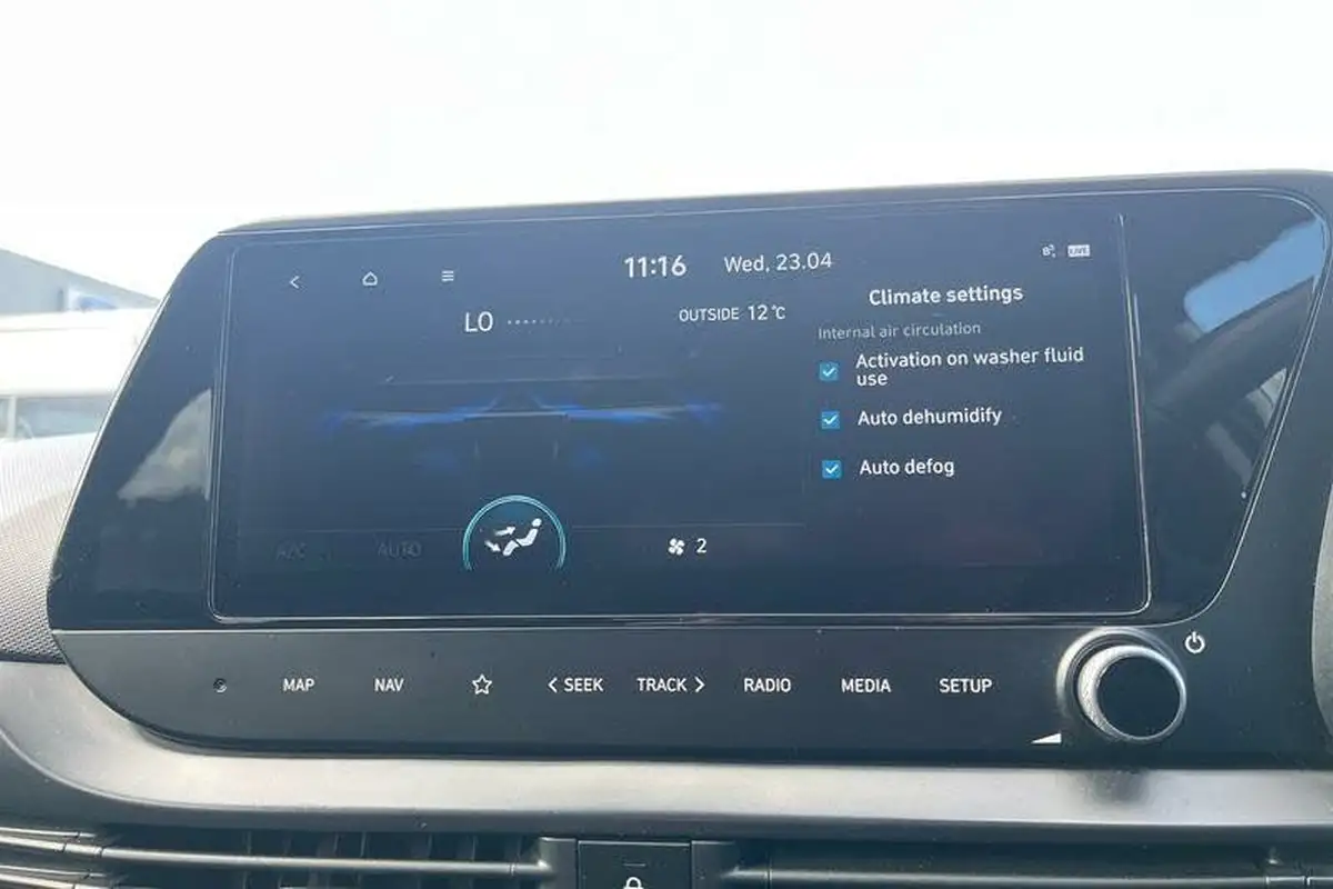 2022-hyundai-i20-10-t-gdi-premium-eclutch-imt-big-34
