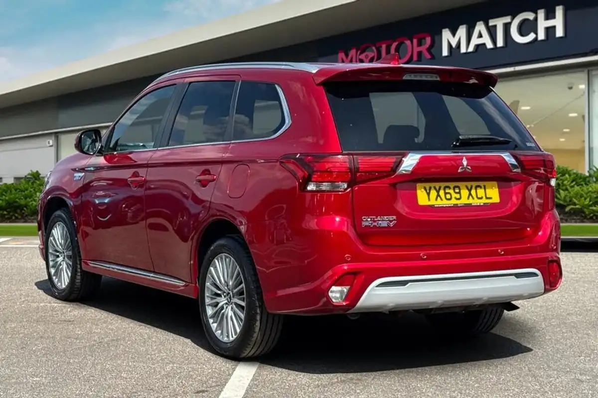 2019-mitsubishi-outlander-24-dynamic-safety-phev-big-1