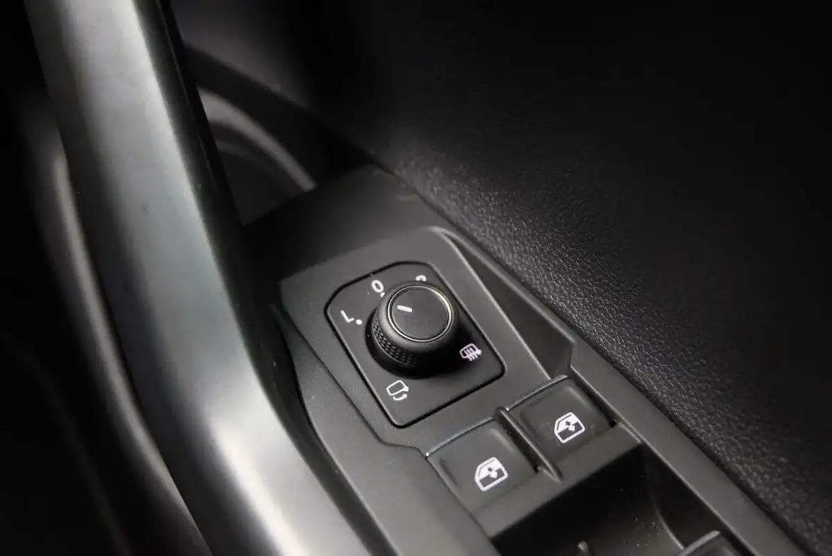 2024-volkswagen-polo-10-tsi-r-line-110ps-dsg-big-23