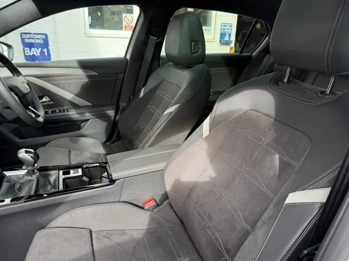 2024-vauxhall-astra-12-turbo-ultimate-130ps-hatchback-big-57