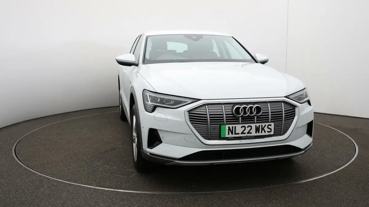 2022-audi-e-tron-55e-technik-station-wagon-big-32