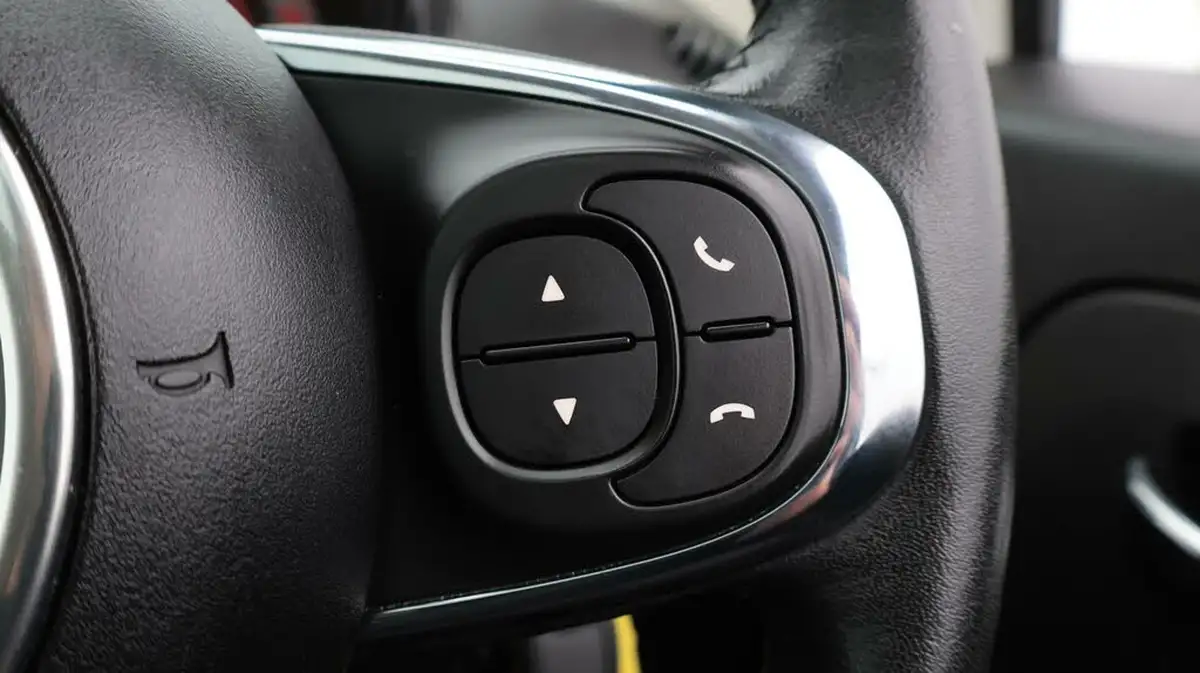 2019-fiat-500-12-lounge-ss-big-24