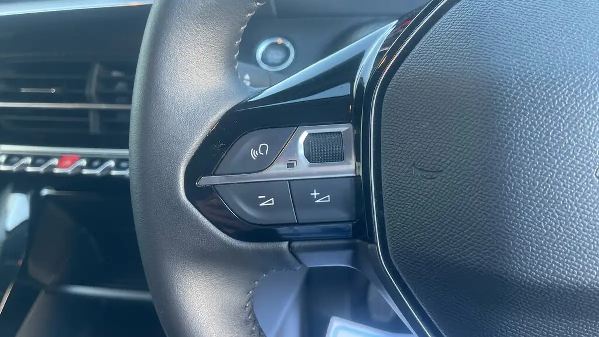 2022-peugeot-208-12-puretech-active-premium-100ps-big-22