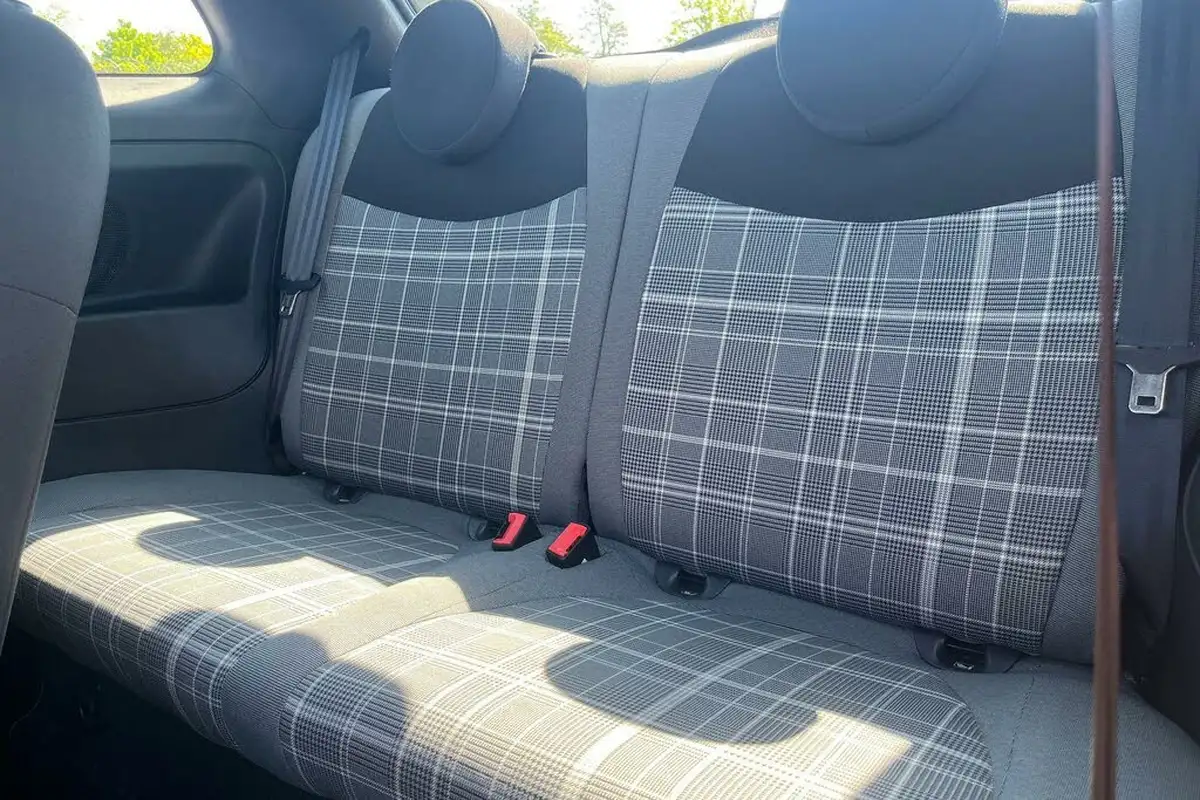 2021-fiat-500-10-lounge-big-11