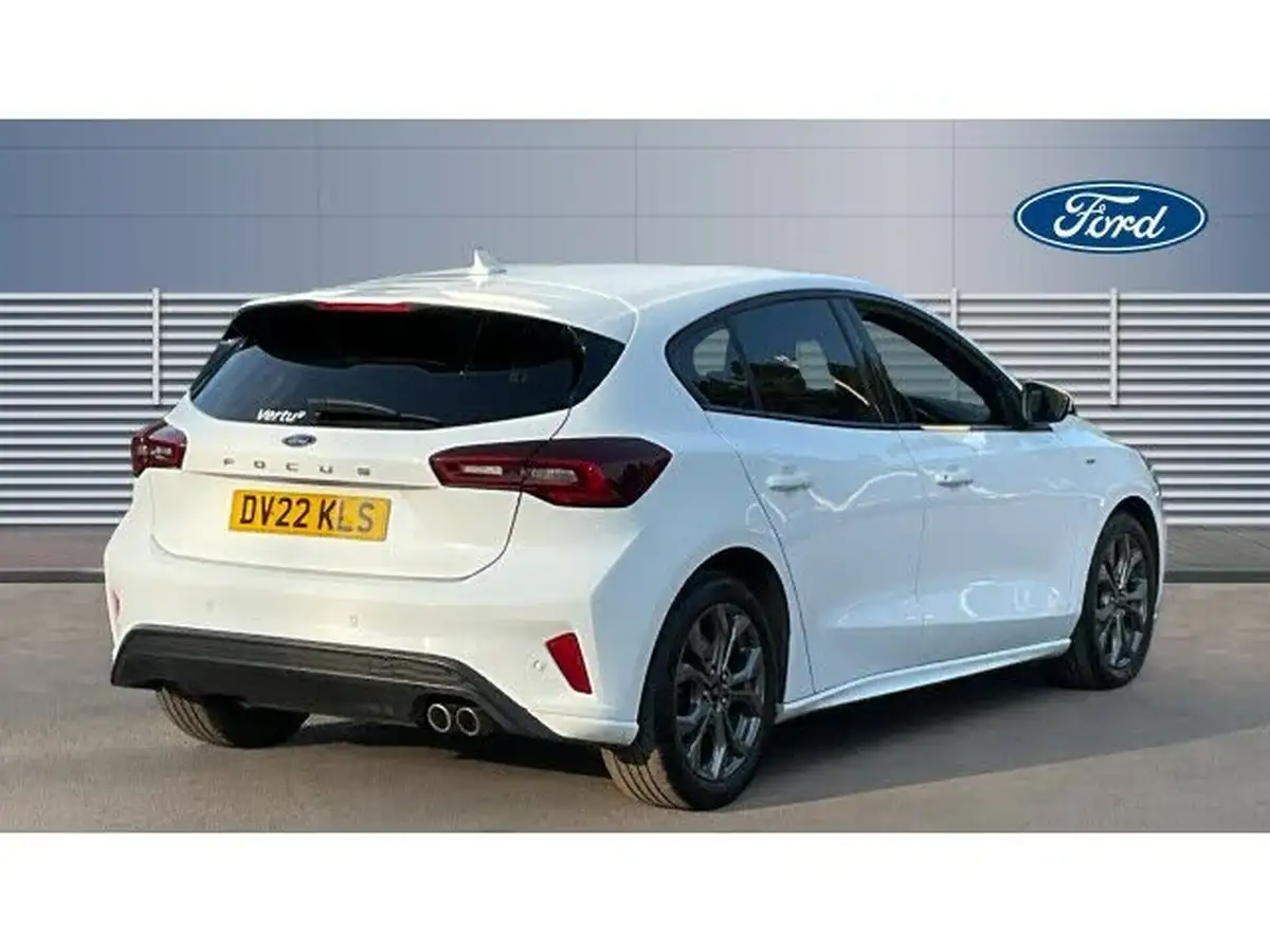 2022-ford-focus-10t-st-line-125ps-hatchback-big-1