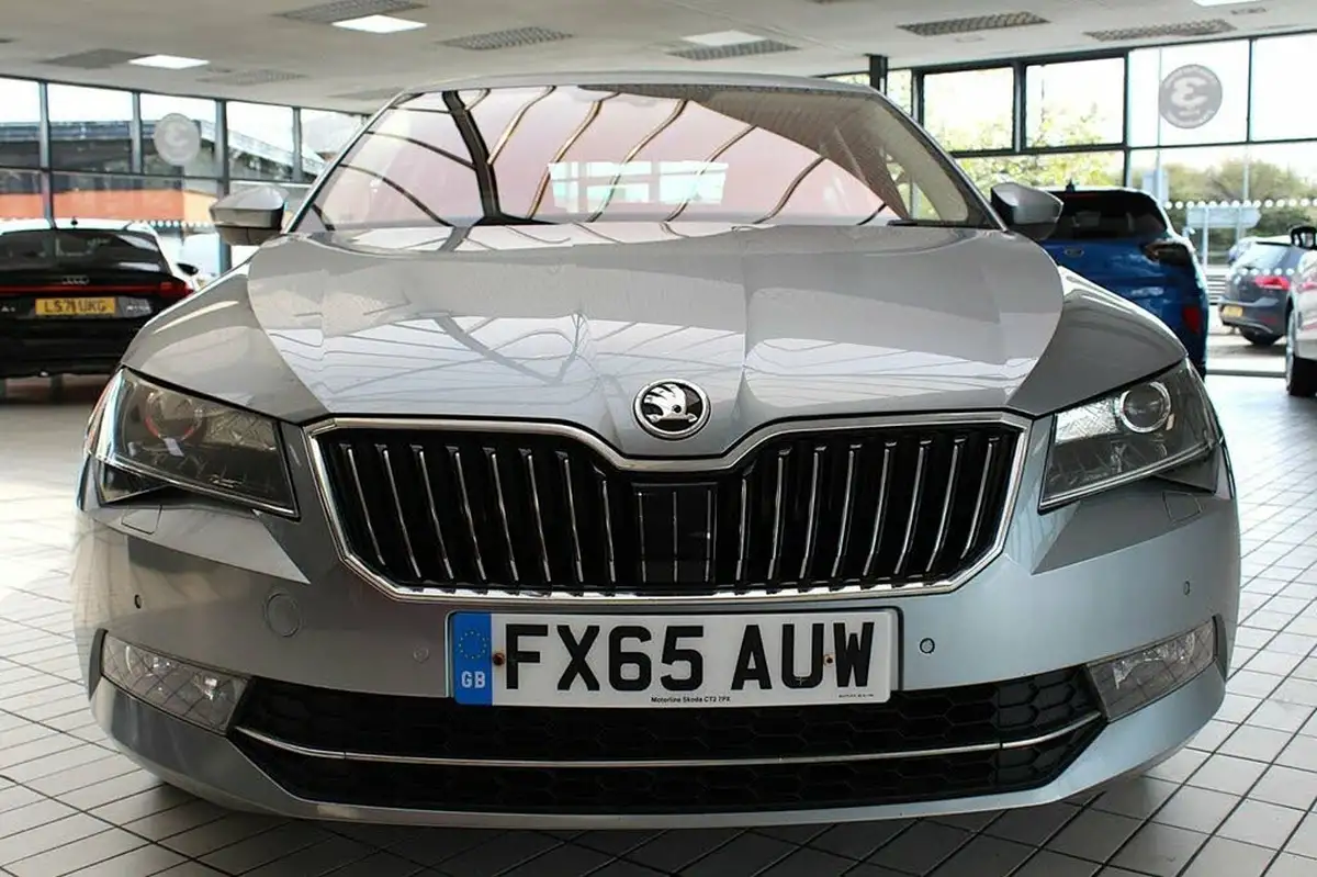 2015-skoda-superb-20tdi-scr-se-l-executive-190ps-hatchback-big-5