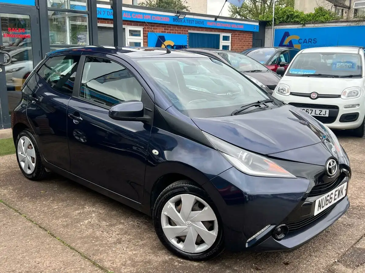 2016-toyota-aygo-10-vvt-i-x-play-68bhp-5d-big-47