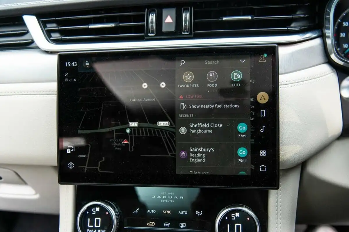 2021-jaguar-f-pace-20-p250-r-dynamic-se-big-32