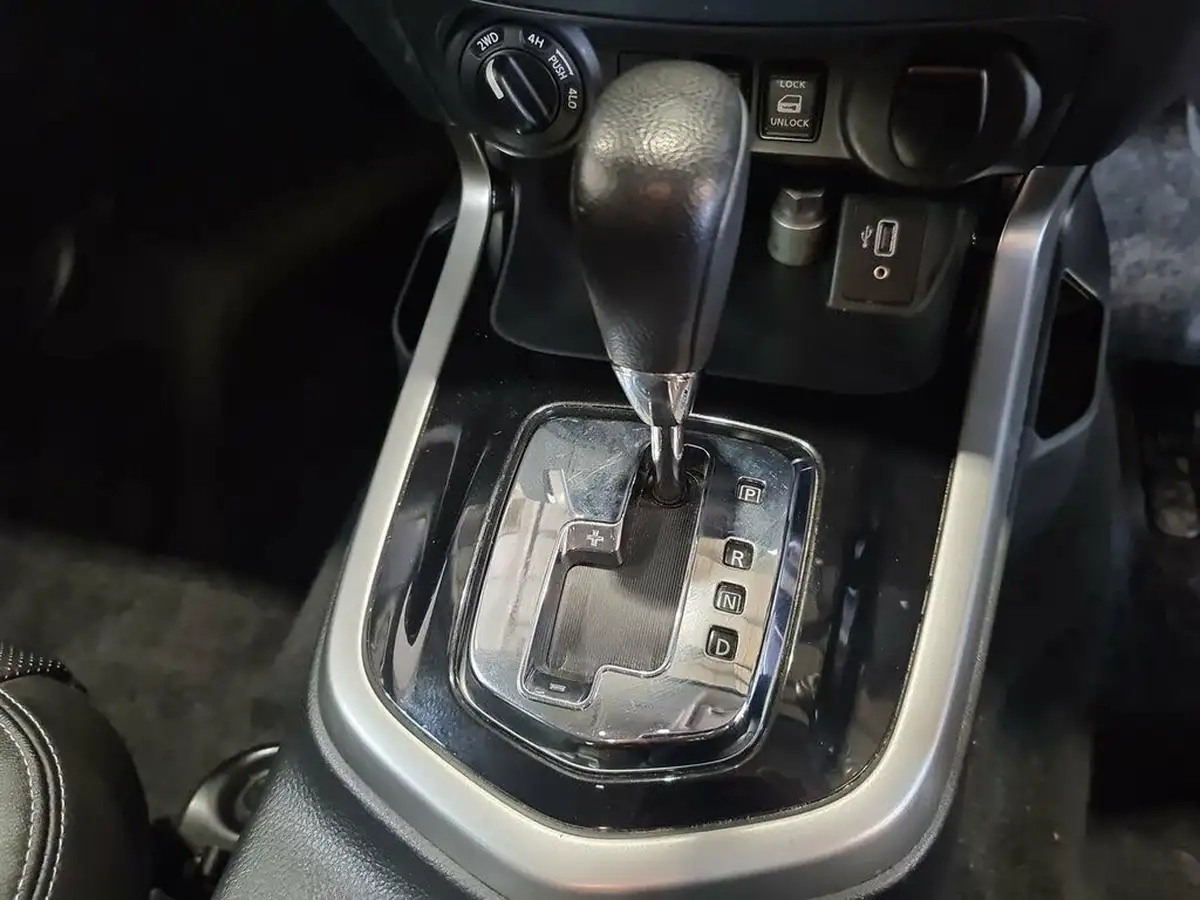 2021-nissan-navara-23dci-tt-tekna-8-navileather-auto-big-30