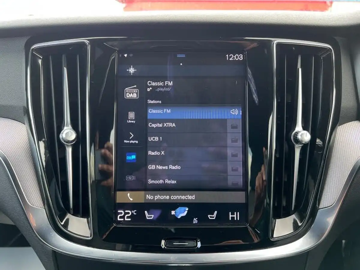 2021-volvo-v60-20-t6-r-design-340bhp-big-9