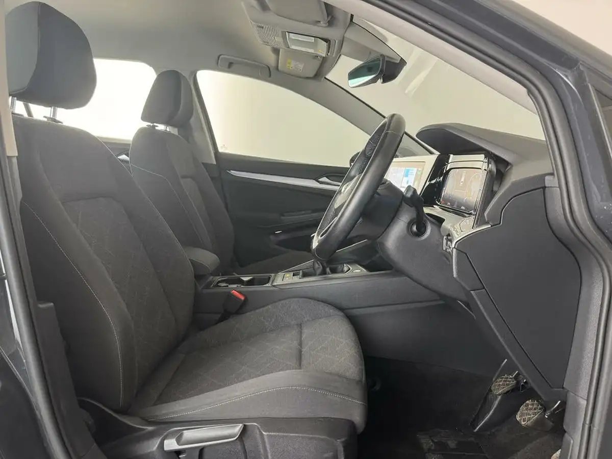 2021-volkswagen-golf-10-tsi-life-estate-big-11