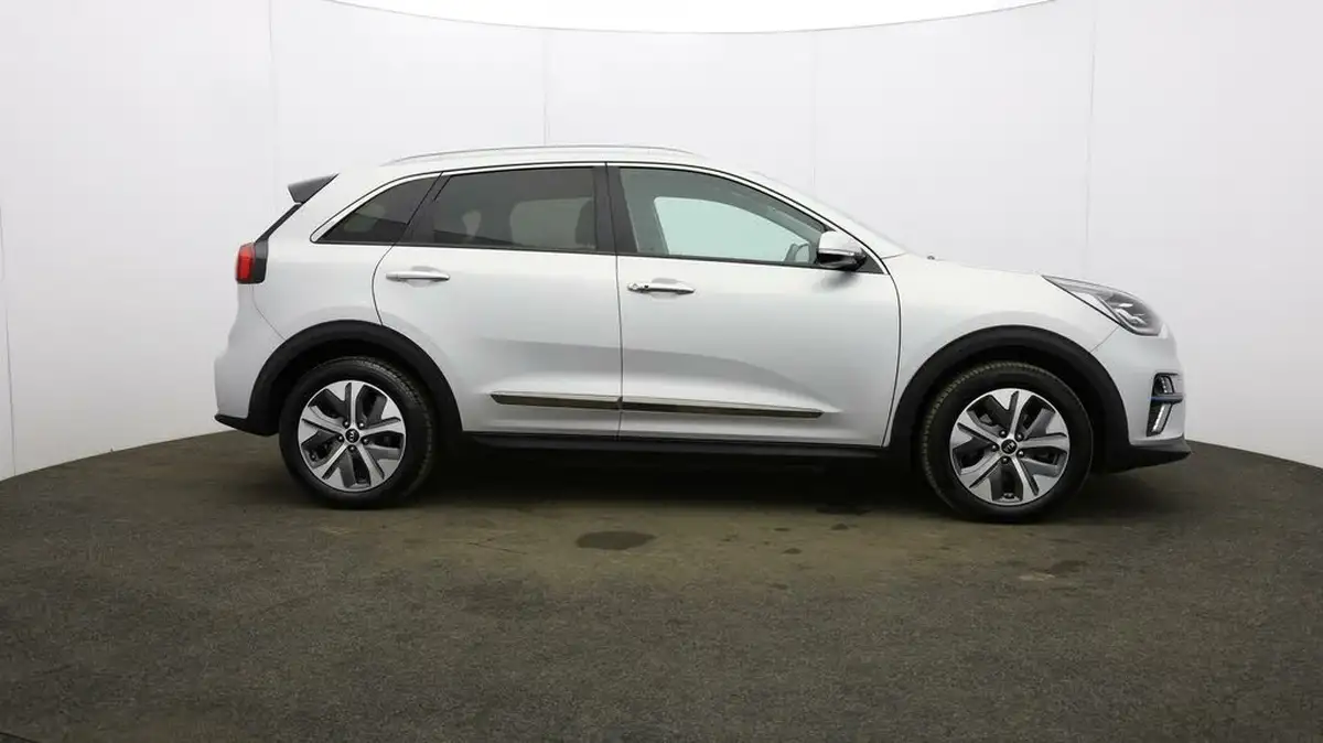 2021-kia-e-niro-ev-4-big-44