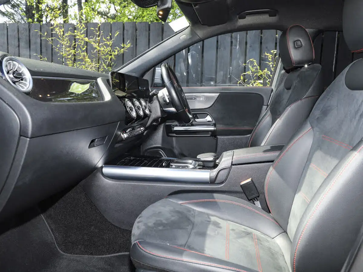 2022-mercedes-benz-gla-class-13-gla-200-amg-line-premium-big-4