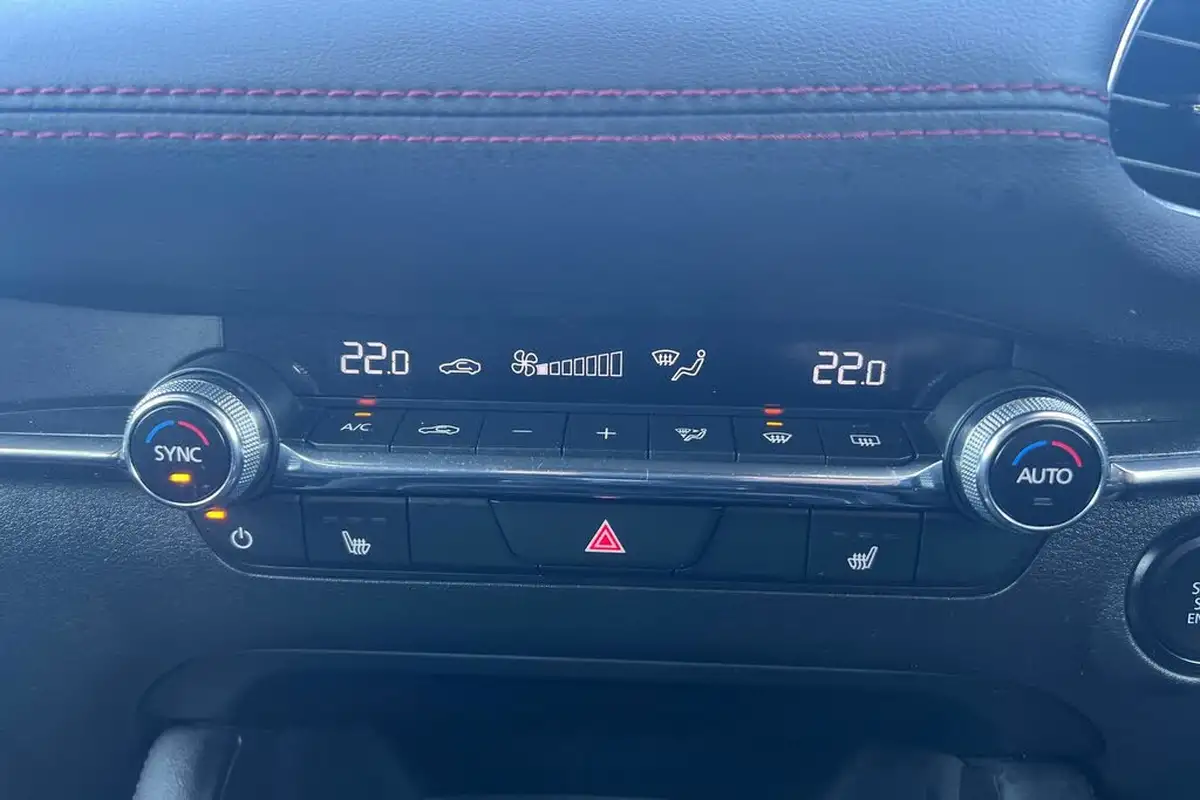 2024-mazda-mazda3-25-e-skyactiv-g-homura-big-25