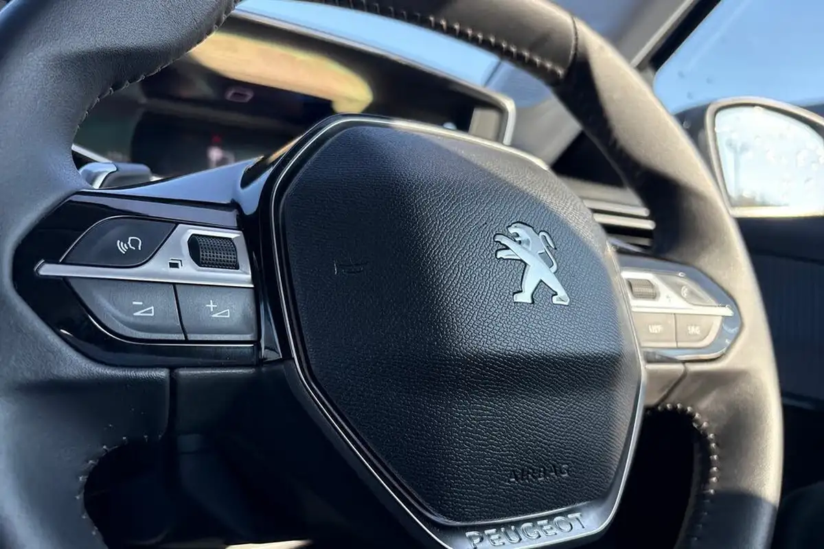 2023-peugeot-208-12-puretech-allure-premium-130ps-eat8-big-22