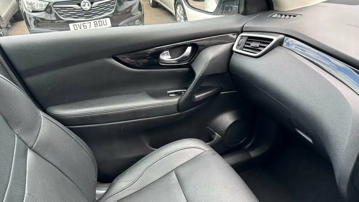 2015-nissan-qashqai-15dci-tekna-big-33