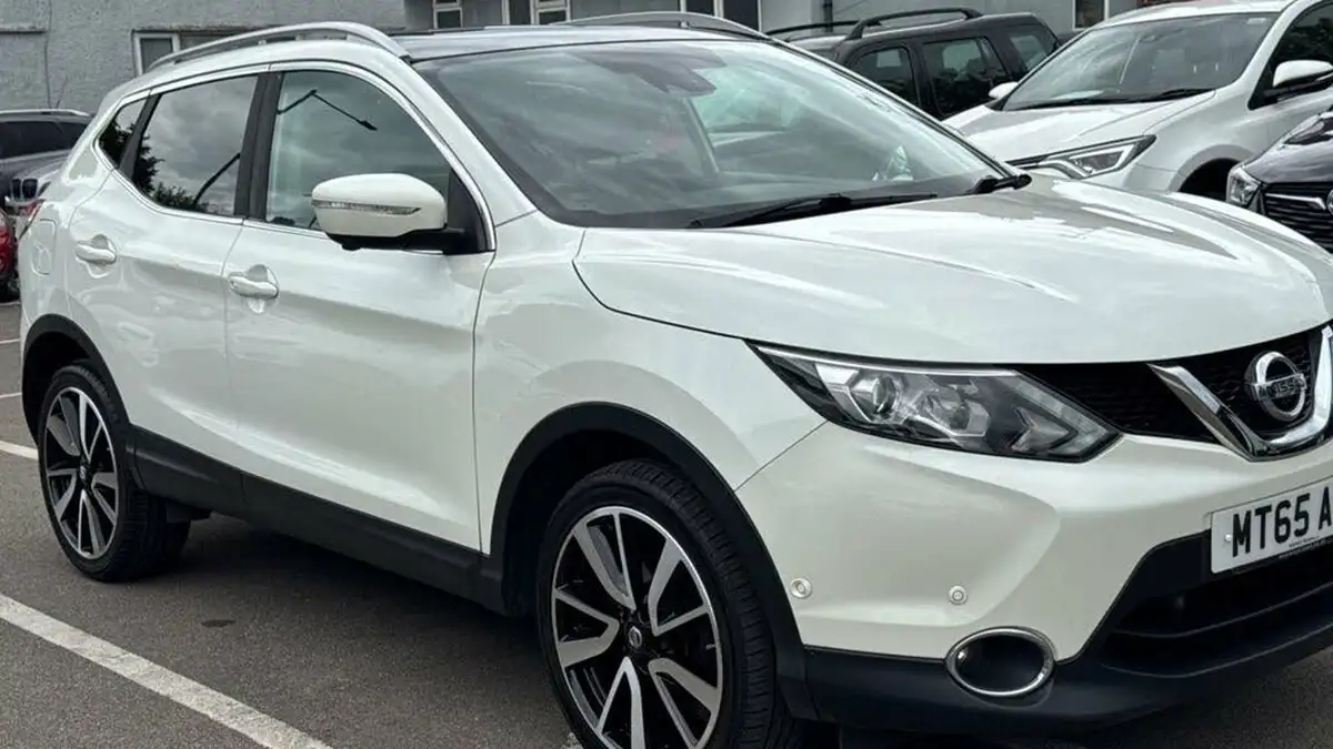 2015-nissan-qashqai-15dci-tekna-big-9