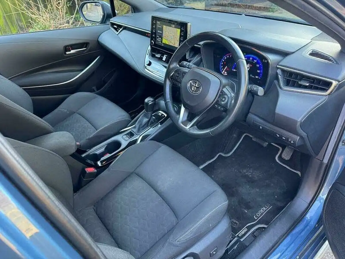 2020-toyota-corolla-18-vvt-i-icon-tech-trk-touring-sports-5d-big-24