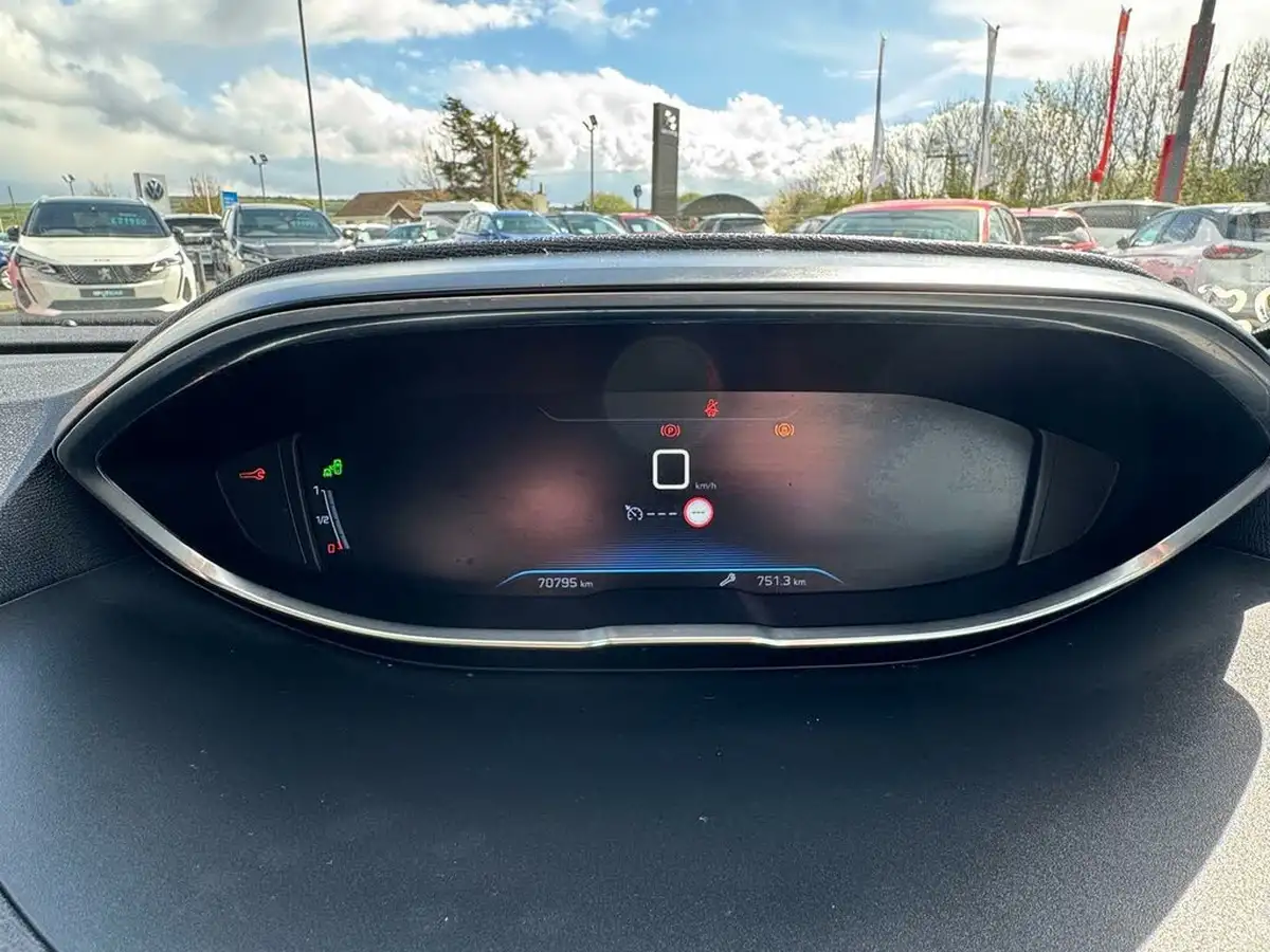 2018-peugeot-3008-suv-12-puretech-allure-big-12