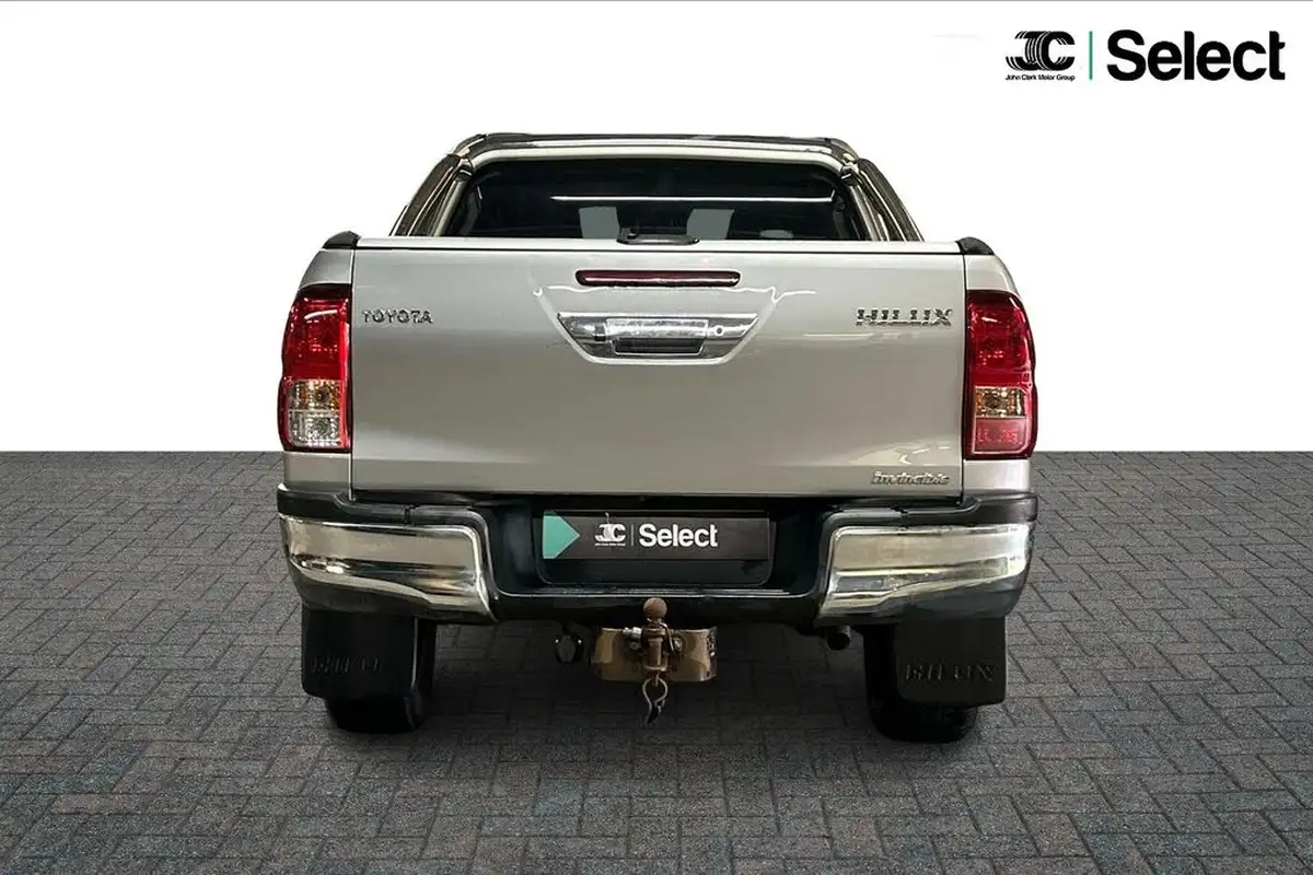2018-toyota-hi-lux-24d-invincible-ss-auto-big-13