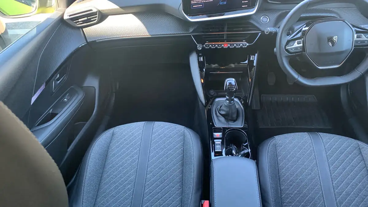 2024-peugeot-208-12-puretech-allure-big-3