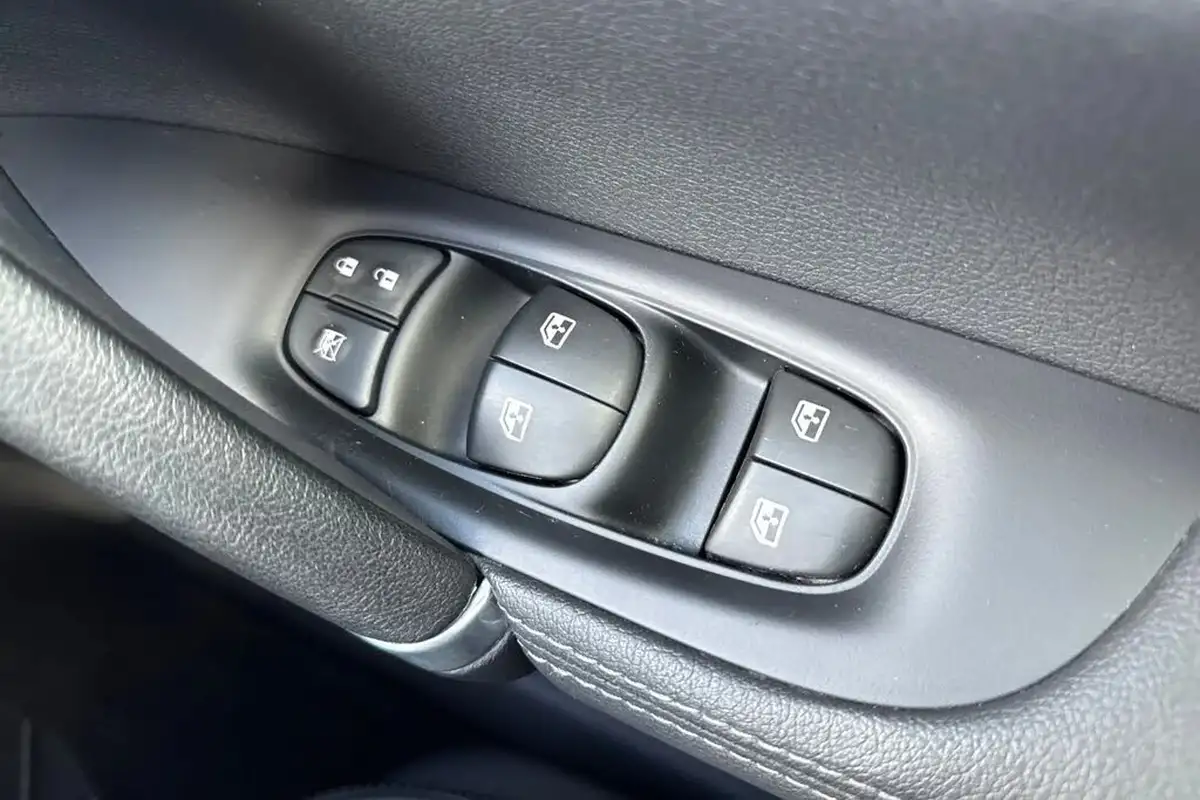 2021-nissan-qashqai-13-dig-t-n-motion-140ps-big-41
