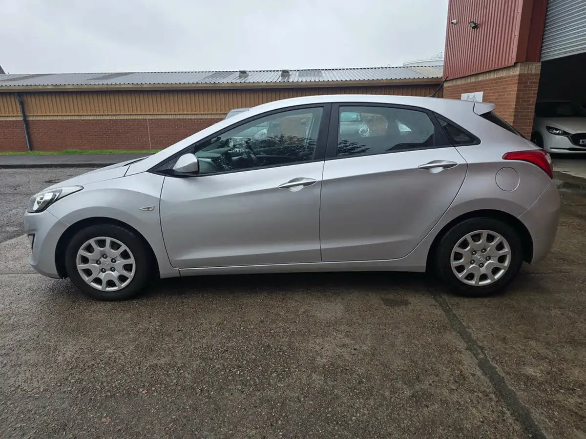 2014-hyundai-i30-14-classic-5d-big-27