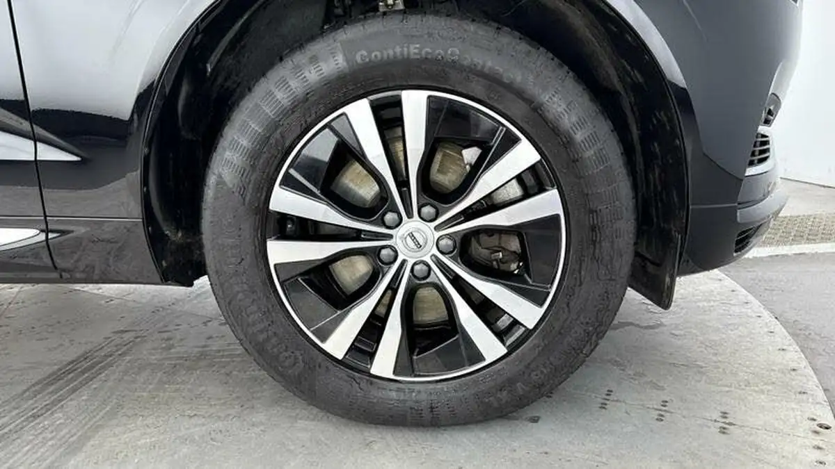 2021-volvo-xc60-20-t6-expression-big-4