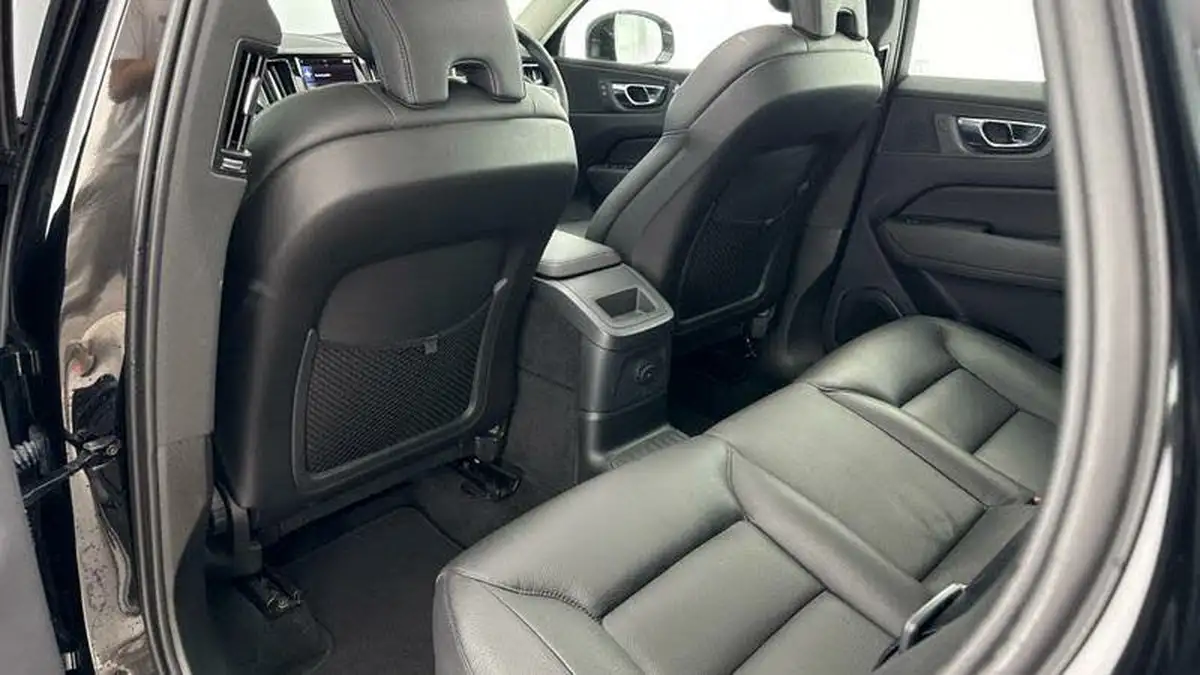 2021-volvo-xc60-20-t6-expression-big-32